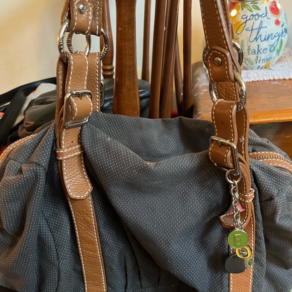 Handbags - Picture 14 of 16